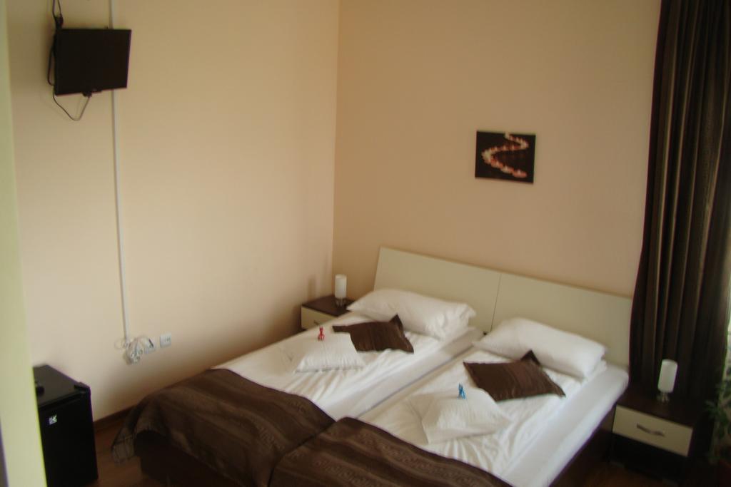 Pensiunea Queen Mary Sînpetru Kamer foto