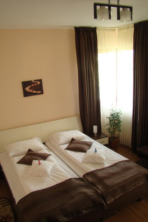 Pensiunea Queen Mary Sînpetru Kamer foto